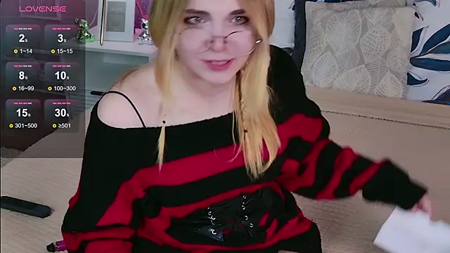 Snapshot of Evie_Vall chatting on November 7, 2025, 3:34 pm Evie Vall online show from November 7, 2025, 3:34 pm