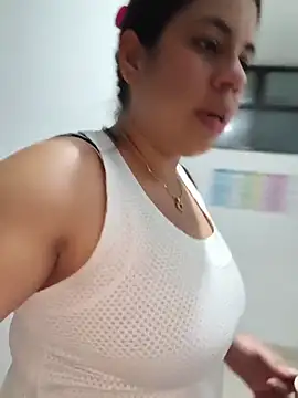 GabyMontenegro online show from April 8, 2026, 11:32 am