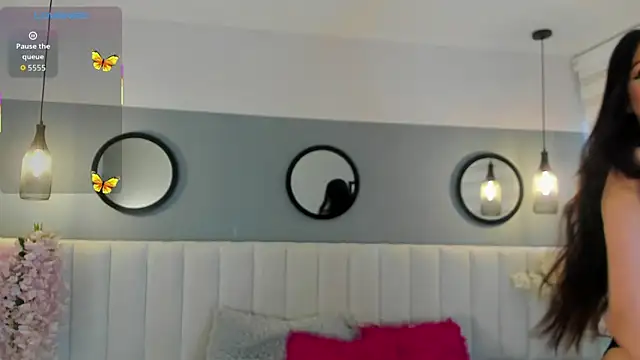 Mila Hank  online show from October 8, 2025, 1:20 pm