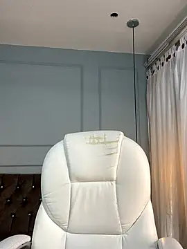 Snapshot of Valery_kitty18 chatting on December 3, 2025, 11:52 am Valery kitty18 online show from December 3, 2025, 11:52 am