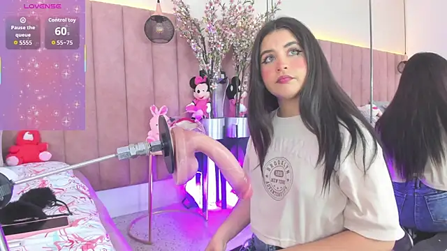 LizzyOlsen online show from October 7, 2025, 8:28 pm