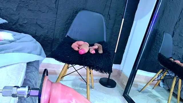 LizzyOlsen online show from May 27, 2026, 5:26 am