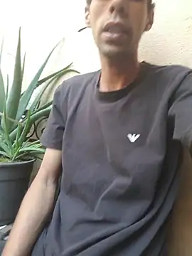 Snapshot of Dedede32 chatting on November 10, 2025, 7:24 pm Dedede32 online show from November 10, 2025, 7:24 pm