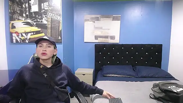 Snapshot of Aaron_Fordd chatting on October 3, 2025, 7:33 pm Aaron Fordd online show from October 3, 2025, 7:33 pm