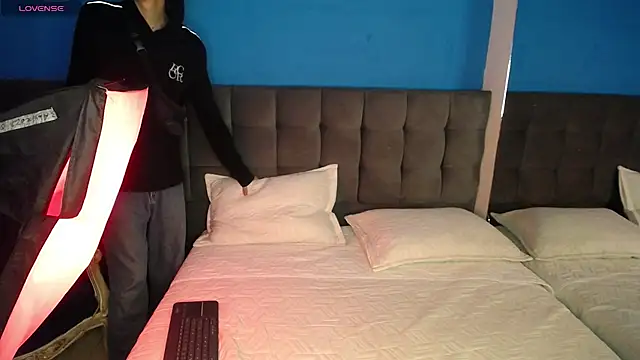 Snapshot of Aaron_Fordd chatting on October 15, 2025, 8:09 pm Aaron Fordd online show from October 15, 2025, 8:09 pm