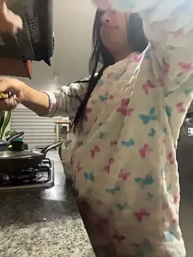 DianeSuns  online show from April 8, 2026, 4:45 am