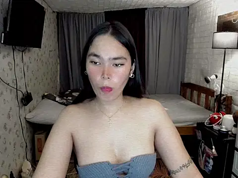 awesomegurl21 online show from October 5, 2025, 2:43 am