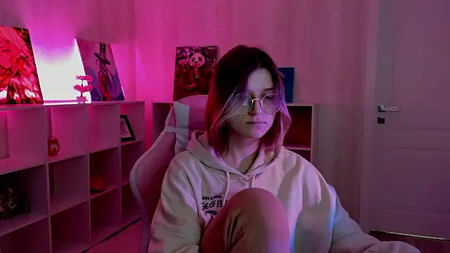 Agnes Passero online show from September 30, 2025, 8:08 am