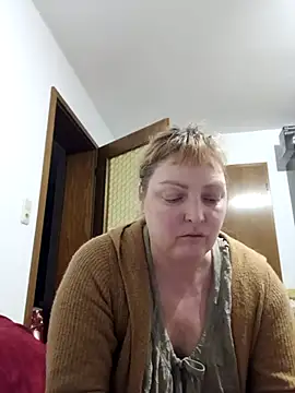 LiluLiluLilu online show from February 16, 2026, 5:53 pm