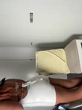 Snapshot of madsnextdoor chatting on October 21, 2025, 12:39 pm madsnextdoor online show from October 21, 2025, 12:39 pm