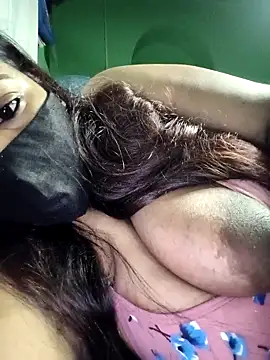 V-hot-swiet online show from October 7, 2025, 11:24 pm