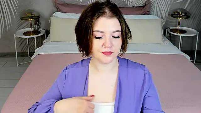 Snapshot of AlmaSound chatting on October 22, 2025, 4:57 am AlmaSound online show from October 22, 2025, 4:57 am