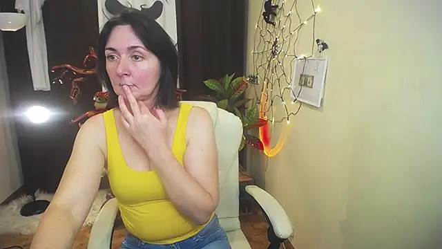 Snapshot of VivianGuchih chatting on October 18, 2025, 11:55 am VivianGuchih online show from October 18, 2025, 11:55 am