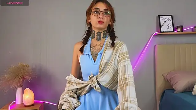 LisaDeVil online show from September 14, 2025, 2:49 pm
