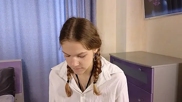 Snapshot of VelvetRisque chatting on October 12, 2025, 6:23 am VelvetRisque online show from October 12, 2025, 6:23 am