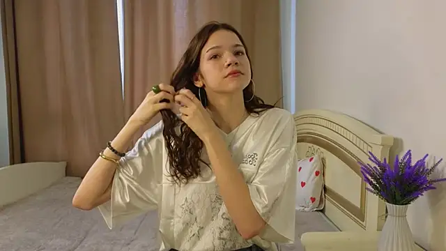 VelvetRisque online show from April 22, 2026, 6:05 am