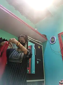 posewith online show from October 13, 2025, 8:25 am