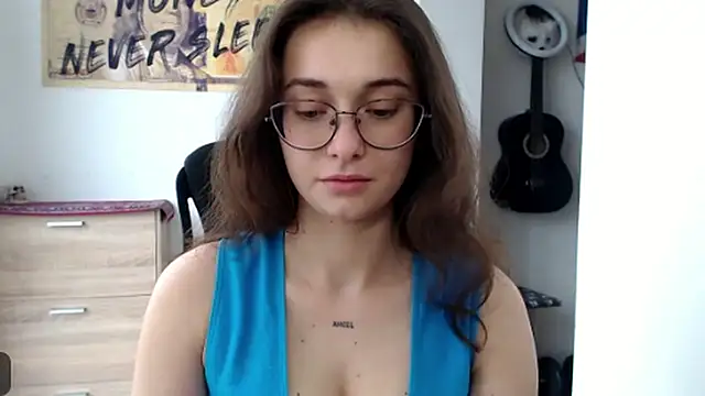 HotAnna2004 online show from September 13, 2025, 12:38 pm