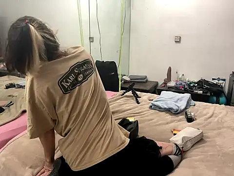 VickPicsVermillion online show from October 3, 2025, 10:51 pm