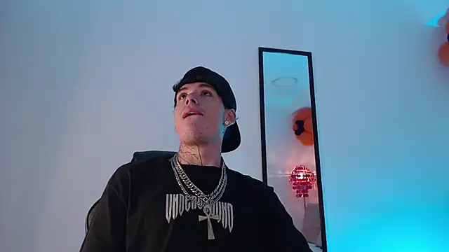 Anhonymus  online show from October 31, 2025, 8:21 pm