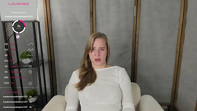 Alice Cire online show from November 21, 2025, 1:43 pm