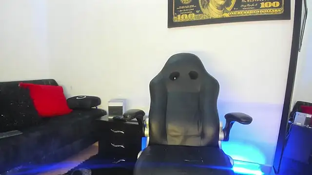 lucas manzon online show from December 1, 2025, 2:44 pm