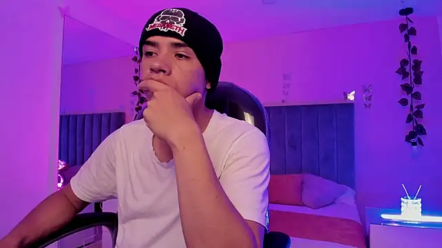 Muscle Scott online show from November 12, 2025, 12:38 pm