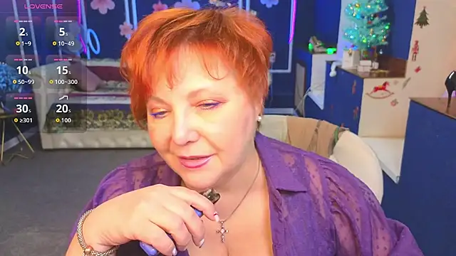 Kira Kenett online show from December 17, 2025, 1:50 pm