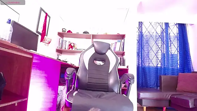 GretaVoss  online show from November 7, 2025, 7:14 pm