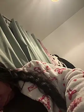 valentinalamont online show from January 14, 2026, 11:42 pm