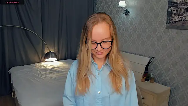 SoonMoor online show from October 15, 2025, 5:24 pm