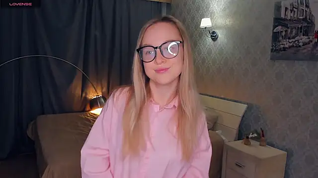 SoonMoor online show from November 12, 2025, 6:08 pm