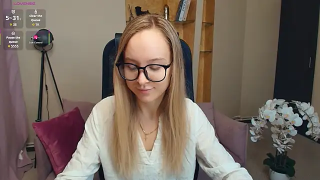 SoonMoor online show from November 28, 2025, 7:05 pm