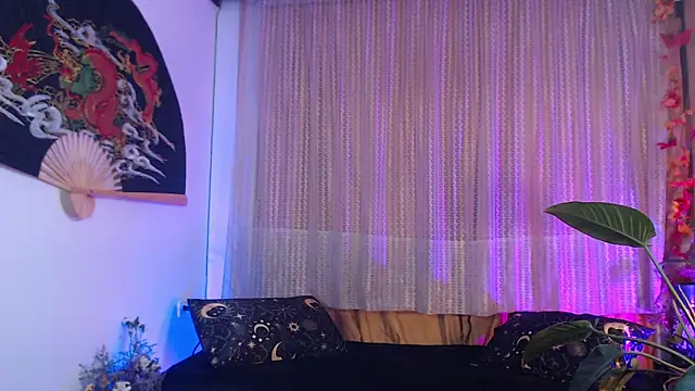 Ellyuwuw online show from April 10, 2026, 11:53 pm