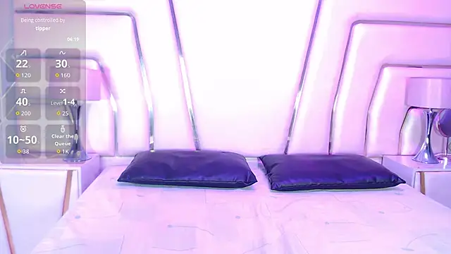 Snapshot of VioletPons chatting on November 4, 2025, 7:46 pm VioletPons online show from November 4, 2025, 7:46 pm