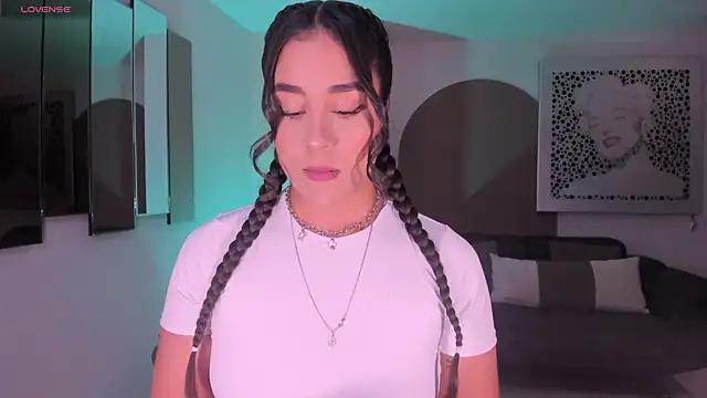 Snapshot of SussyBellX chatting on November 4, 2025, 7:35 pm SussyBellX online show from November 4, 2025, 7:35 pm