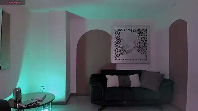 Snapshot of SussyBellX chatting on November 7, 2025, 8:20 pm SussyBellX online show from November 7, 2025, 8:20 pm