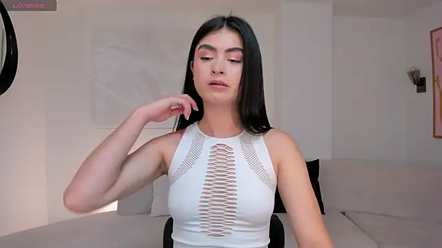 LucyWeiss  online show from October 2, 2025, 8:05 pm