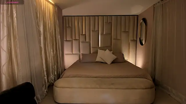 LucyWeiss  online show from October 10, 2025, 8:52 pm