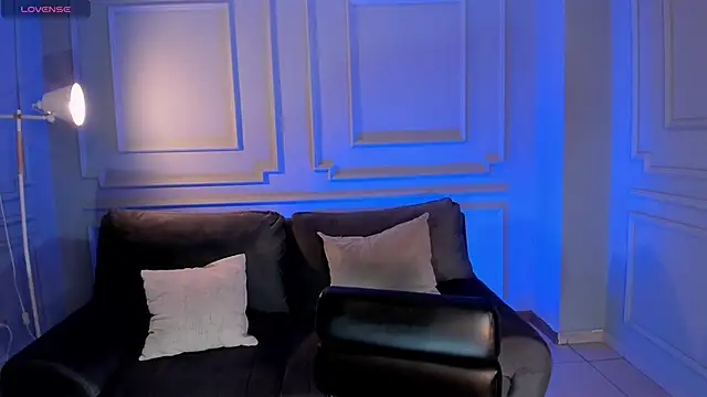 LucyWeiss  online show from November 7, 2025, 7:47 pm