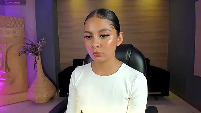 NinaBlum online show from October 1, 2025, 2:50 am