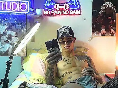 Strongcockfitness online show from October 26, 2025, 4:29 am