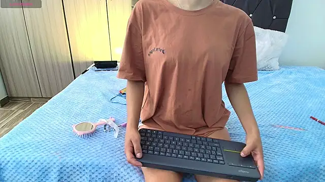 Ruby Whispers online show from October 22, 2025, 12:05 pm