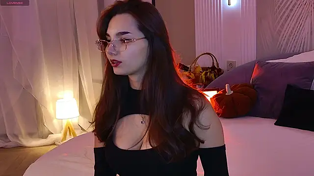 Snapshot of LeaMelone chatting on November 11, 2025, 5:46 pm LeaMelone online show from November 11, 2025, 5:46 pm