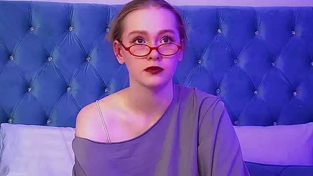 AgataFoxley online show from March 4, 2026, 6:14 pm