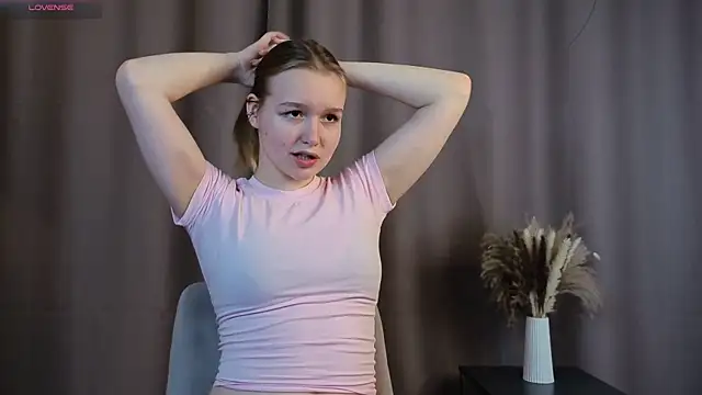 VinnieSerrano online show from October 8, 2025, 1:09 pm