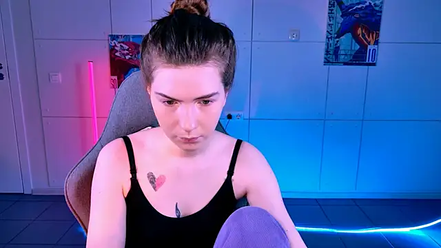 AliceCUNTach online show from November 15, 2025, 5:05 am