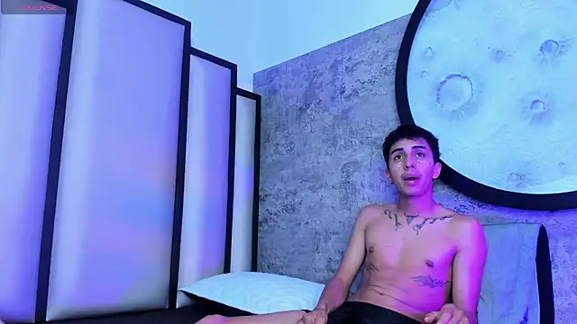 Amy Fox03 online show from October 20, 2025, 1:11 pm