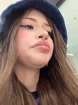 Bunnyylovee online show from March 25, 2026, 7:53 pm