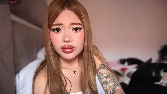 Bunnyylovee online show from June 3, 2026, 8:36 pm
